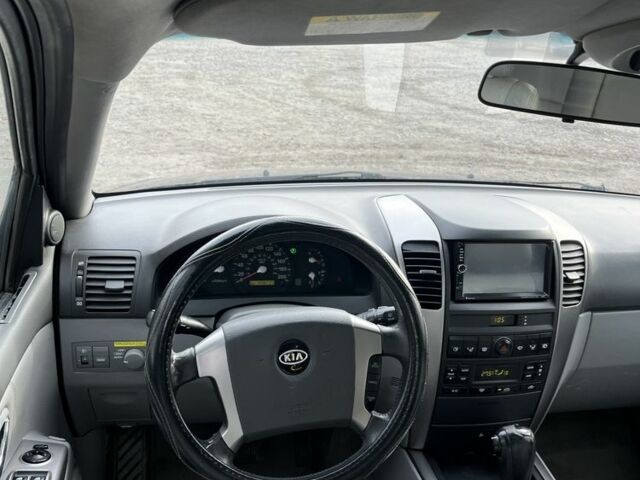 Черный Киа Соренто, объемом двигателя 2.5 л и пробегом 244 тыс. км за 4750 $, фото 7 на Automoto.ua