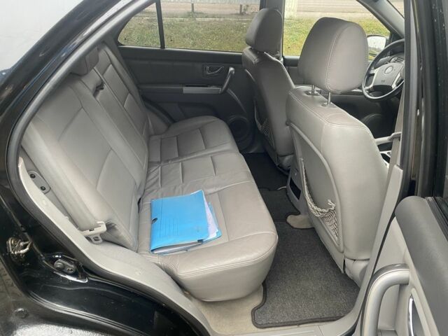 Черный Киа Соренто, объемом двигателя 2.5 л и пробегом 300 тыс. км за 6820 $, фото 7 на Automoto.ua