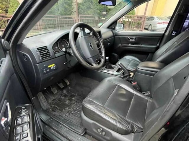 Черный Киа Соренто, объемом двигателя 2.5 л и пробегом 265 тыс. км за 2400 $, фото 5 на Automoto.ua