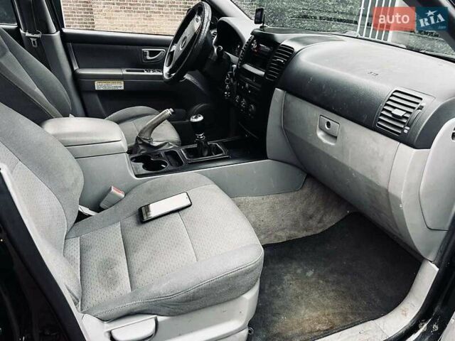 Чорний Кіа Соренто, об'ємом двигуна 2.5 л та пробігом 180 тис. км за 7200 $, фото 6 на Automoto.ua