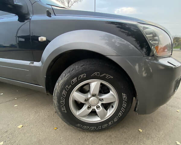 Черный Киа Соренто, объемом двигателя 2.5 л и пробегом 130 тыс. км за 8500 $, фото 6 на Automoto.ua