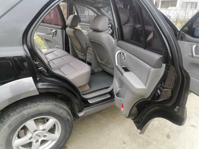 Чорний Кіа Соренто, об'ємом двигуна 2.5 л та пробігом 294 тис. км за 7400 $, фото 9 на Automoto.ua