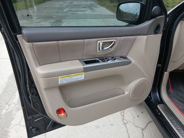 Черный Киа Соренто, объемом двигателя 0 л и пробегом 200 тыс. км за 4200 $, фото 10 на Automoto.ua