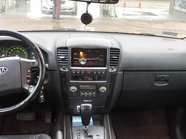 Чорний Кіа Соренто, об'ємом двигуна 2.5 л та пробігом 267 тис. км за 5100 $, фото 9 на Automoto.ua