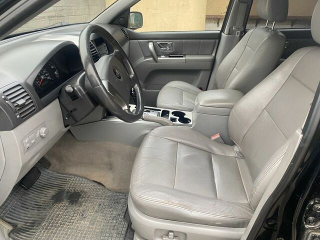 Черный Киа Соренто, объемом двигателя 2.5 л и пробегом 300 тыс. км за 6820 $, фото 11 на Automoto.ua