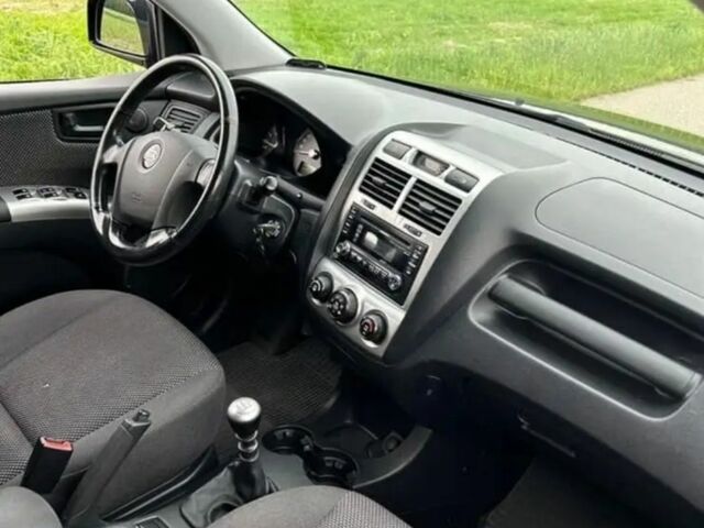 Черный Киа Соренто, объемом двигателя 2.5 л и пробегом 283 тыс. км за 2774 $, фото 4 на Automoto.ua