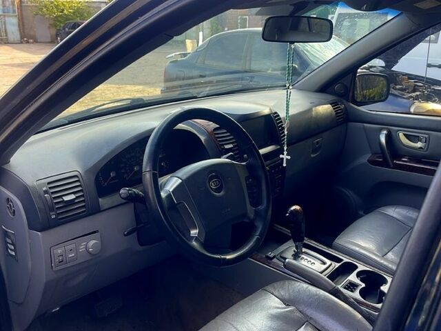 Черный Киа Соренто, объемом двигателя 3.5 л и пробегом 200 тыс. км за 3800 $, фото 9 на Automoto.ua