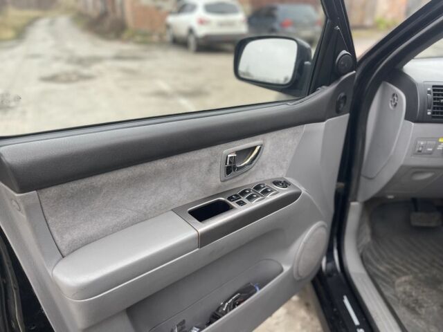 Чорний Кіа Соренто, об'ємом двигуна 0 л та пробігом 300 тис. км за 3950 $, фото 5 на Automoto.ua