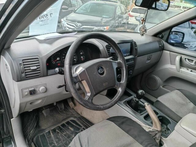 Черный Киа Соренто, объемом двигателя 2.4 л и пробегом 300 тыс. км за 6490 $, фото 16 на Automoto.ua