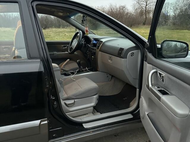 Черный Киа Соренто, объемом двигателя 2.5 л и пробегом 280 тыс. км за 4300 $, фото 5 на Automoto.ua