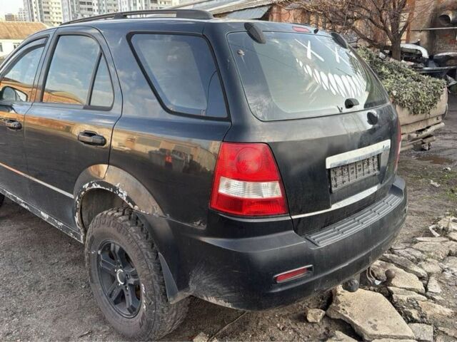 Черный Киа Соренто, объемом двигателя 2.5 л и пробегом 100 тыс. км за 1100 $, фото 2 на Automoto.ua