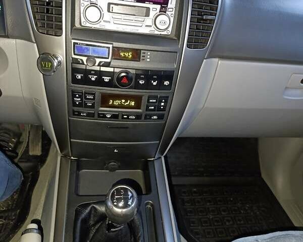 Чорний Кіа Соренто, об'ємом двигуна 2.5 л та пробігом 224 тис. км за 8000 $, фото 5 на Automoto.ua