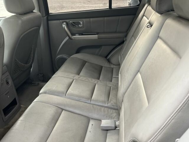 Черный Киа Соренто, объемом двигателя 2.5 л и пробегом 244 тыс. км за 4750 $, фото 5 на Automoto.ua