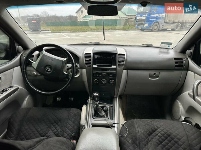 Черный Киа Соренто, объемом двигателя 2.5 л и пробегом 280 тыс. км за 3700 $, фото 7 на Automoto.ua