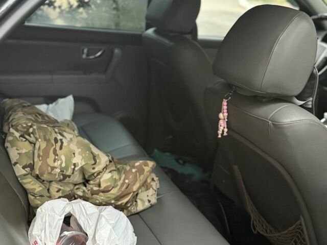 Чорний Кіа Соренто, об'ємом двигуна 0 л та пробігом 320 тис. км за 3600 $, фото 16 на Automoto.ua