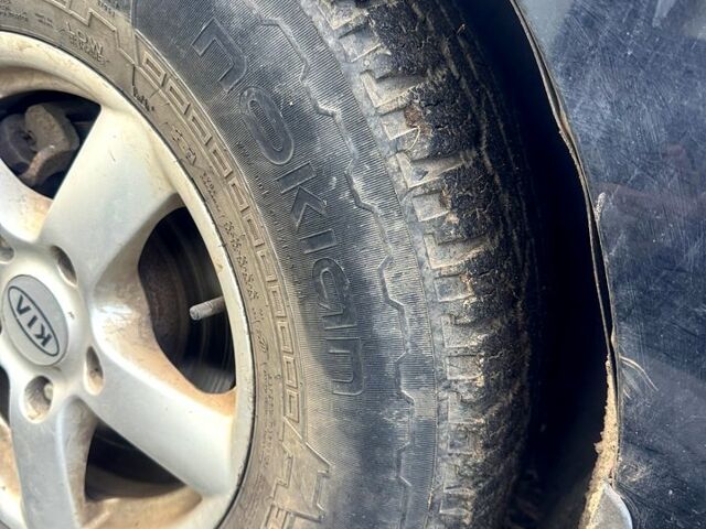 Чорний Кіа Соренто, об'ємом двигуна 2.5 л та пробігом 270 тис. км за 2750 $, фото 6 на Automoto.ua