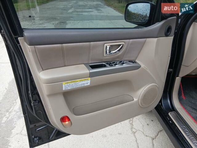 Черный Киа Соренто, объемом двигателя 2.5 л и пробегом 399 тыс. км за 4700 $, фото 12 на Automoto.ua