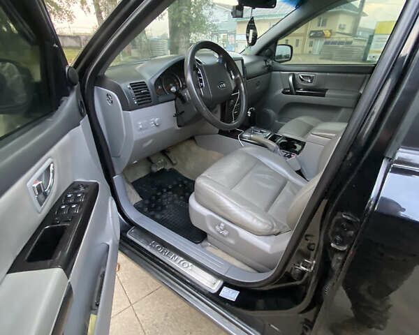 Черный Киа Соренто, объемом двигателя 2.5 л и пробегом 130 тыс. км за 8500 $, фото 9 на Automoto.ua