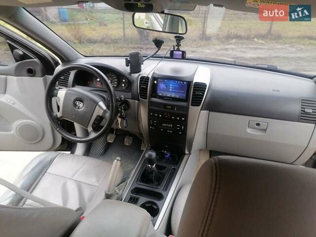 Чорний Кіа Соренто, об'ємом двигуна 2.5 л та пробігом 294 тис. км за 7400 $, фото 18 на Automoto.ua