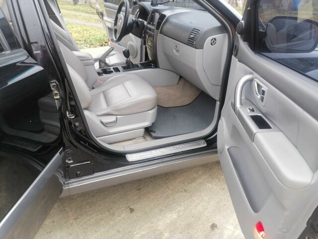 Чорний Кіа Соренто, об'ємом двигуна 2.5 л та пробігом 294 тис. км за 7400 $, фото 7 на Automoto.ua