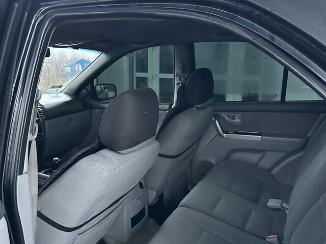 Черный Киа Соренто, объемом двигателя 2.5 л и пробегом 350 тыс. км за 3750 $, фото 7 на Automoto.ua