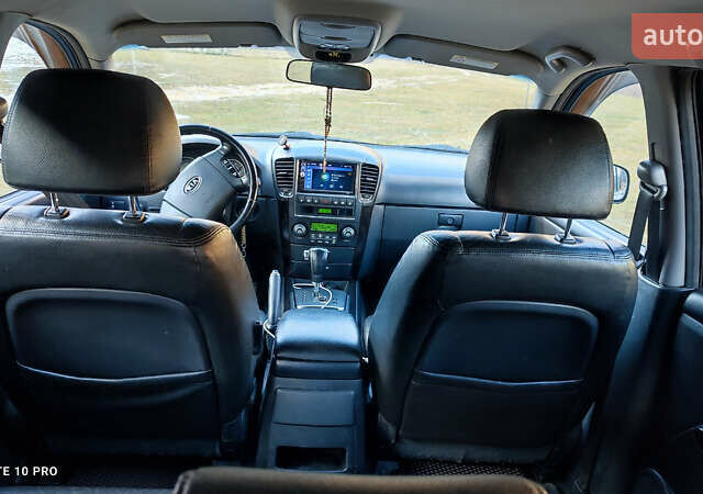 Черный Киа Соренто, объемом двигателя 2.5 л и пробегом 224 тыс. км за 7500 $, фото 8 на Automoto.ua