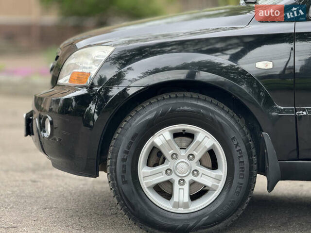 Черный Киа Соренто, объемом двигателя 2.5 л и пробегом 213 тыс. км за 7700 $, фото 5 на Automoto.ua