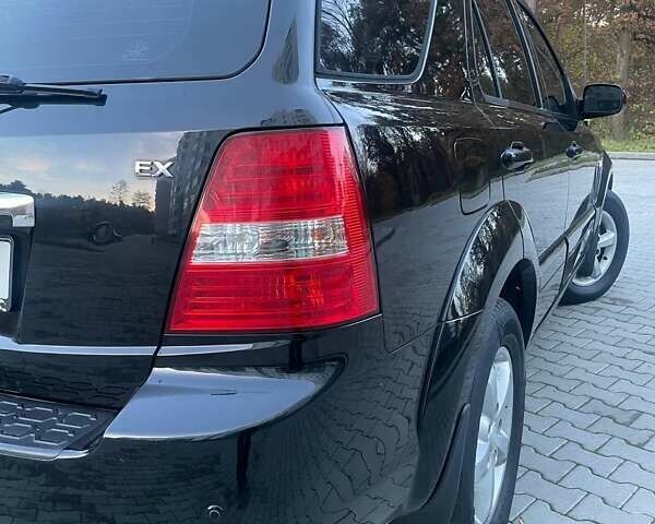 Черный Киа Соренто, объемом двигателя 2.5 л и пробегом 250 тыс. км за 8200 $, фото 8 на Automoto.ua