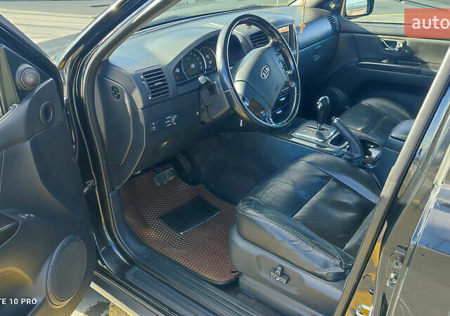 Черный Киа Соренто, объемом двигателя 2.5 л и пробегом 224 тыс. км за 7500 $, фото 11 на Automoto.ua