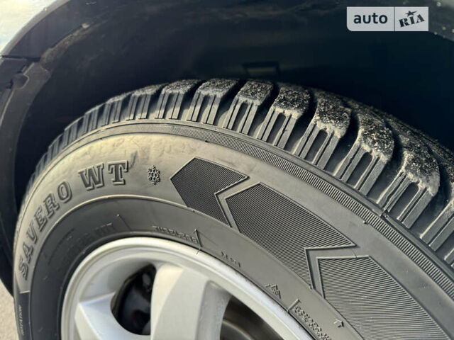 Черный Киа Соренто, объемом двигателя 2.5 л и пробегом 291 тыс. км за 9000 $, фото 9 на Automoto.ua