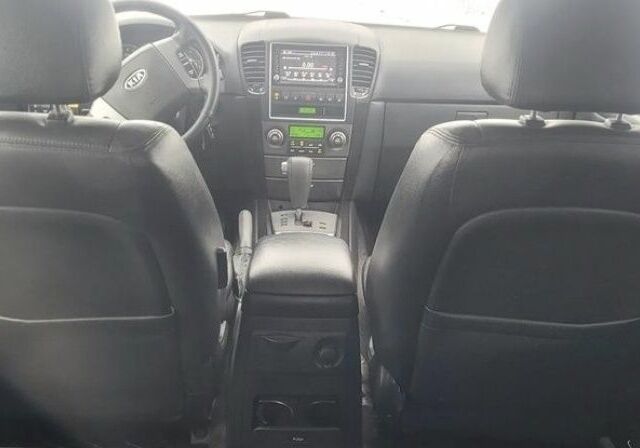 Черный Киа Соренто, объемом двигателя 2.5 л и пробегом 217 тыс. км за 3400 $, фото 5 на Automoto.ua