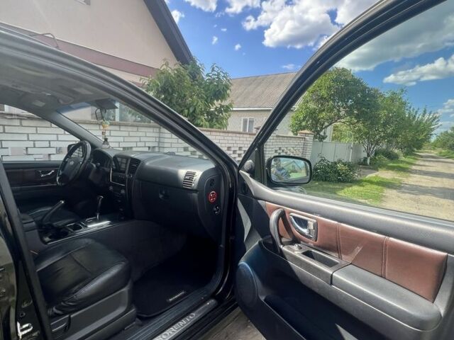 Черный Киа Соренто, объемом двигателя 2.5 л и пробегом 280 тыс. км за 4499 $, фото 8 на Automoto.ua