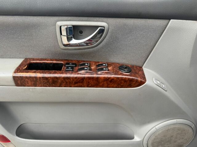 Чорний Кіа Соренто, об'ємом двигуна 2.5 л та пробігом 200 тис. км за 3700 $, фото 9 на Automoto.ua