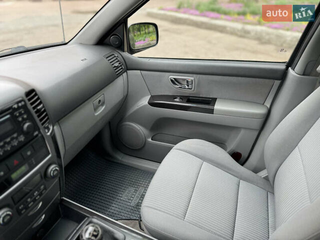 Черный Киа Соренто, объемом двигателя 2.5 л и пробегом 213 тыс. км за 7700 $, фото 10 на Automoto.ua