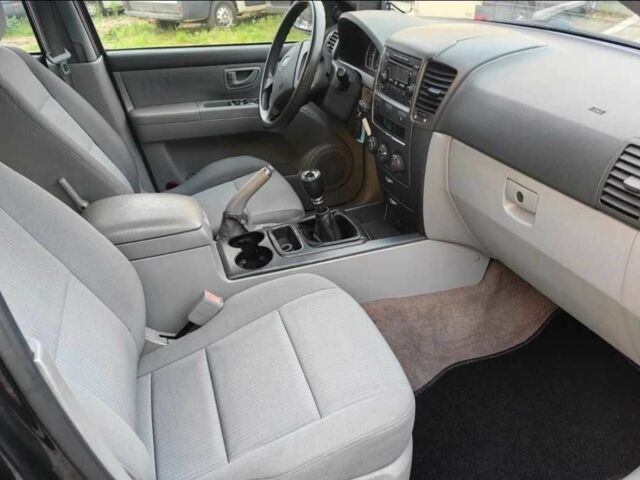 Черный Киа Соренто, объемом двигателя 2.5 л и пробегом 328 тыс. км за 3850 $, фото 8 на Automoto.ua