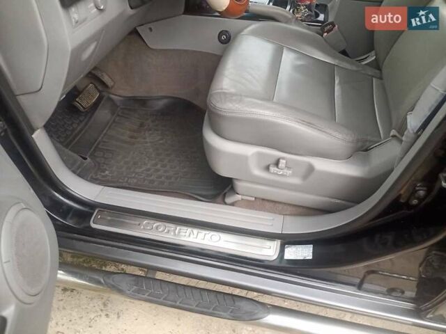 Черный Киа Соренто, объемом двигателя 2.5 л и пробегом 225 тыс. км за 10500 $, фото 3 на Automoto.ua