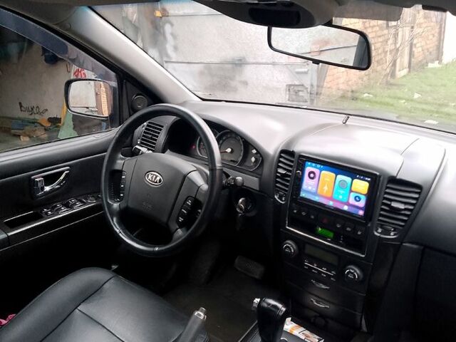 Черный Киа Соренто, объемом двигателя 2.5 л и пробегом 140 тыс. км за 9500 $, фото 2 на Automoto.ua