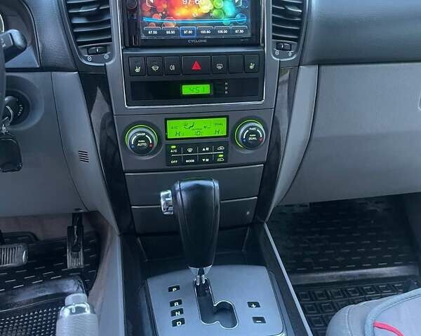 Черный Киа Соренто, объемом двигателя 2.5 л и пробегом 250 тыс. км за 8200 $, фото 28 на Automoto.ua