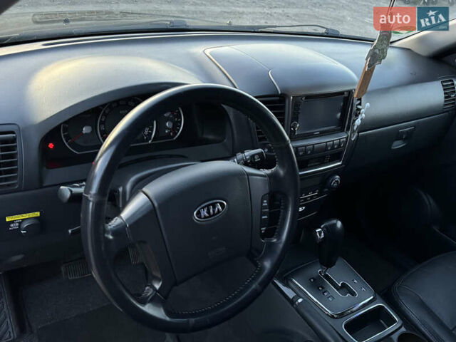 Черный Киа Соренто, объемом двигателя 2.5 л и пробегом 220 тыс. км за 8700 $, фото 15 на Automoto.ua