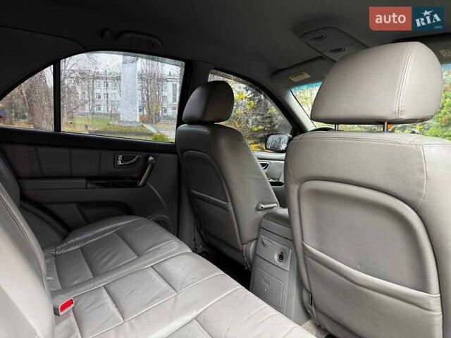 Чорний Кіа Соренто, об'ємом двигуна 2.5 л та пробігом 226 тис. км за 8490 $, фото 28 на Automoto.ua