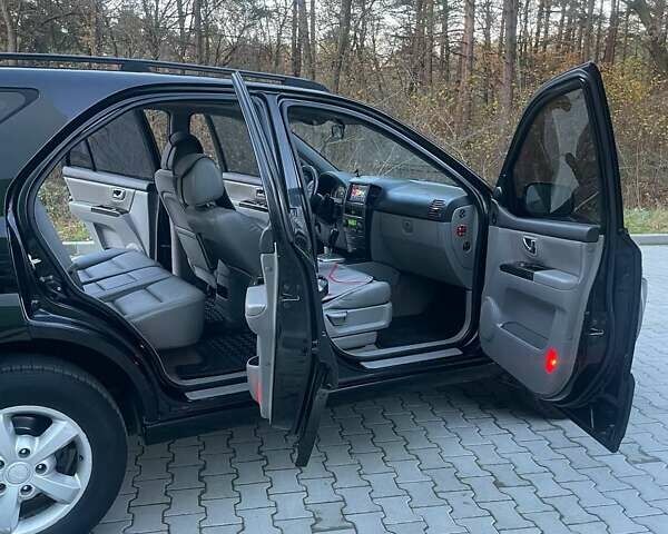 Черный Киа Соренто, объемом двигателя 2.5 л и пробегом 250 тыс. км за 8200 $, фото 20 на Automoto.ua