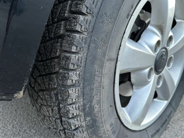 Чорний Кіа Соренто, об'ємом двигуна 2.5 л та пробігом 250 тис. км за 5300 $, фото 10 на Automoto.ua