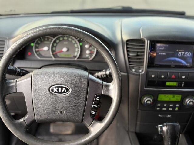 Черный Киа Соренто, объемом двигателя 2.5 л и пробегом 290 тыс. км за 5300 $, фото 5 на Automoto.ua