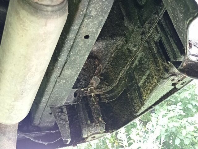 Черный Киа Соренто, объемом двигателя 2.5 л и пробегом 286 тыс. км за 6600 $, фото 18 на Automoto.ua