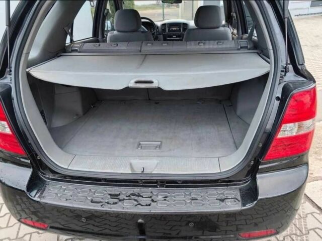 Черный Киа Соренто, объемом двигателя 2.5 л и пробегом 328 тыс. км за 3850 $, фото 12 на Automoto.ua