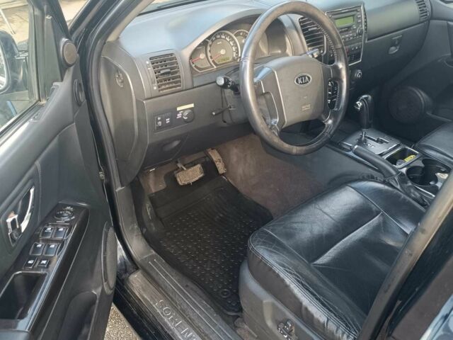 Черный Киа Соренто, объемом двигателя 2.5 л и пробегом 250 тыс. км за 3950 $, фото 5 на Automoto.ua