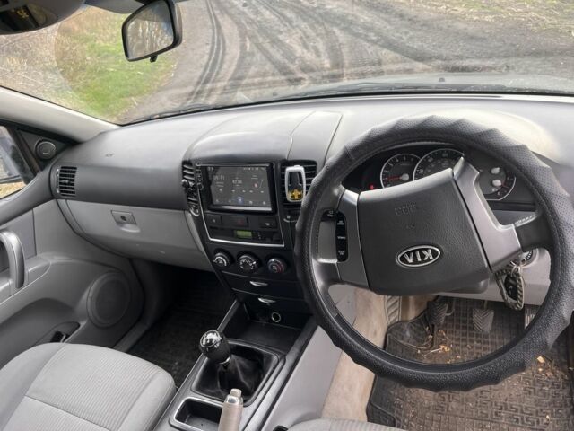 Чорний Кіа Соренто, об'ємом двигуна 2.5 л та пробігом 165 тис. км за 3000 $, фото 6 на Automoto.ua