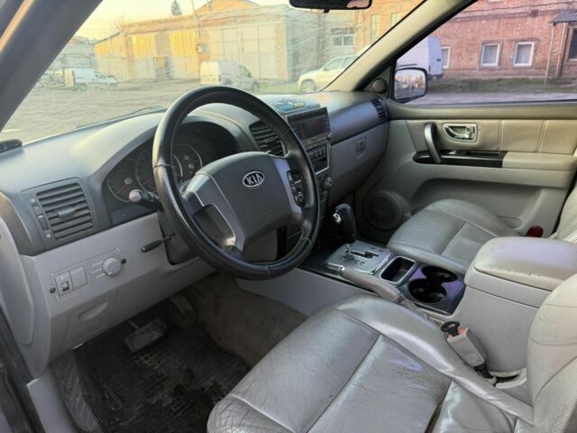 Черный Киа Соренто, объемом двигателя 2.5 л и пробегом 233 тыс. км за 4500 $, фото 6 на Automoto.ua