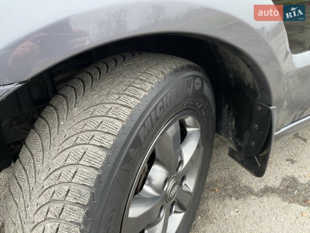 Чорний Кіа Соренто, об'ємом двигуна 2.5 л та пробігом 320 тис. км за 8299 $, фото 13 на Automoto.ua