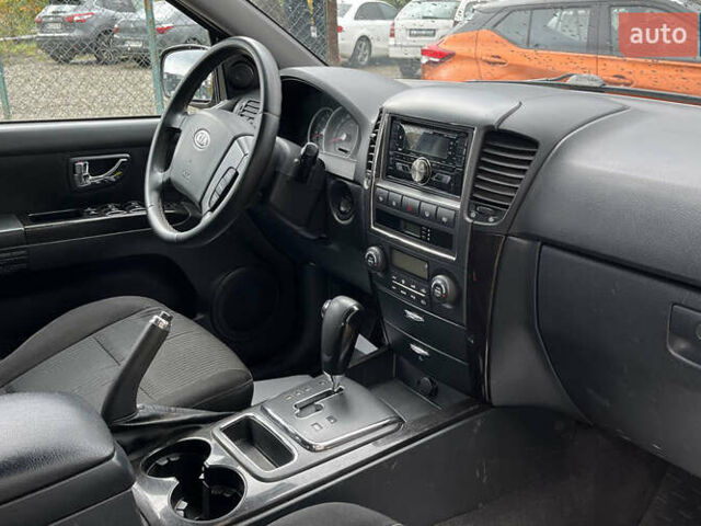Чорний Кіа Соренто, об'ємом двигуна 2.5 л та пробігом 240 тис. км за 8999 $, фото 15 на Automoto.ua